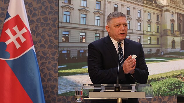 Premir Petr Fiala (ODS) a slovensk premir Robert Fico na tiskov konferenci po jednn (24. listopadu 2023)