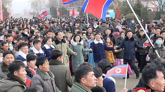 Lid se shromauj bhem voleb do obvodu provincie Jin Hamgjong. Vol se delegti do provinnho, mstskho a okresnho lidovho shromdn. (28. listopadu 2023)