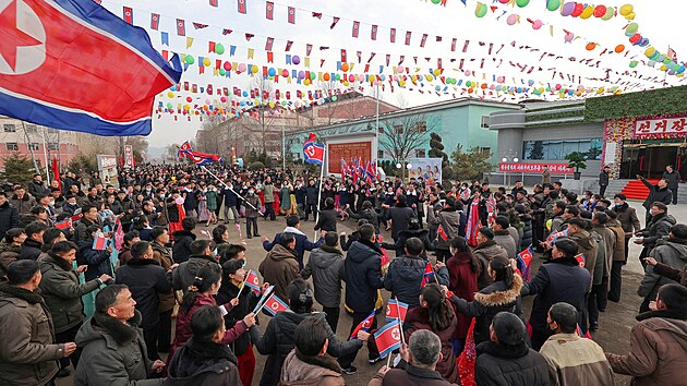 Severokorejci se shromauj bhem voleb. Vol se delegti do provinnho, mstskho a okresnho lidovho shromdn. (28. listopadu 2023)