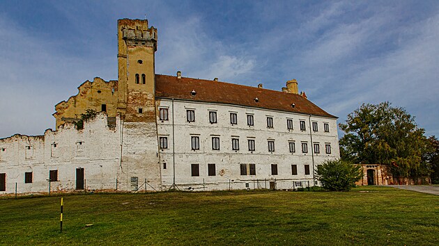 ��ste�n� nab�len� m�l b�eclavsk� z�mek z�stat jen p�echodn�, m�stu v�ak chyb� na dokon�en� v�ech pl�novan�ch oprav pen�ze.