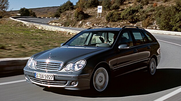 V p��pad� mercedes� se nov� benzin nedoporu�uje pou��vat u prvn� generace p��m�ho vst�ikov�n� v modelech C 200 CGI (W203).