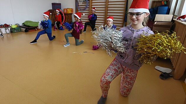 Malot��dka ve Star� Vod� st�vku podpo�ila, ale �kola tady byla otev�en� a o d�ti bylo postar�no. By� se neu�ily. (27. listopadu 2023)