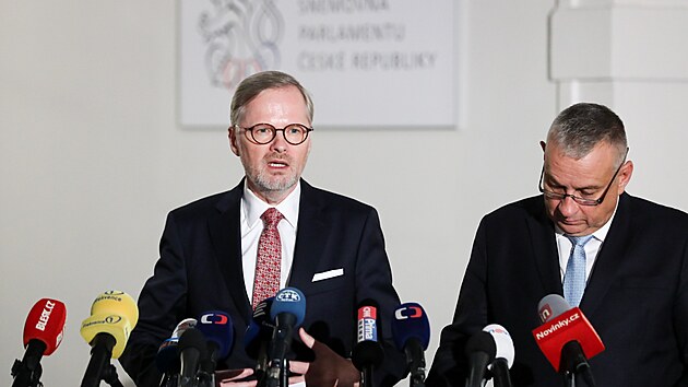 Premiér Petr Fiala a ministr průmyslu a obchodu Jozef Síkela po jednání vlády (29. listopadu 2023)