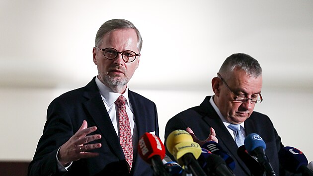 Premiér Petr Fiala a ministr průmyslu a obchodu Jozef Síkela po jednání vlády (29. listopadu 2023)