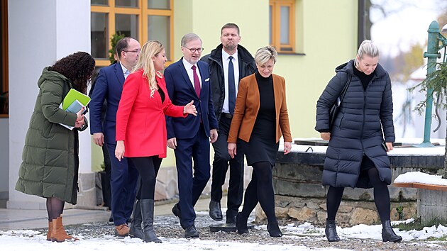 Premiér Petr Fiala a ministr zemědělství Marek Výborný na návštěvě soukromé zemědělské školy v Pozďatíně na Třebíčsku.