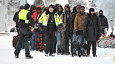 Migranti z Blízkého východu na rusko-finském hraniním pechodu Salla (23....