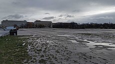 Zablácená Letenská plá� v Praze v den stávky odborá��. (27. listopadu 2023)