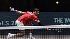 Srbský tenista Novak Djokovič během tréninku před čtvrtfinálovým střetnutím s...