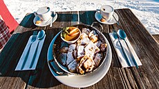 Kaiserschmarrn (císa�ský trhanec) je tradi�ní rakouský pokrm, který se...