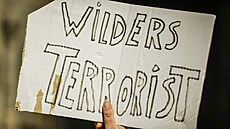 Na nám�stí v Amsterdamu se v reakci na výsledek voleb se�li ú�astníci akce...