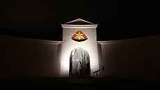 Zatímco farnost opravuje stavbu, m�sto nechalo ud�lat nový vn�j�í okruh...