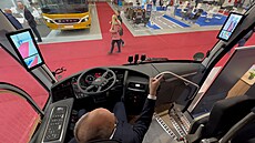 Nový autobus Scania Irizar má místo zptných zrcátek kamery a displeje