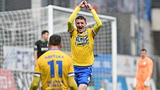 Teplický stoper tpán Chaloupek slaví svj gól v utkání proti Bohemians.