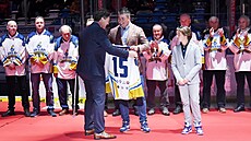 P�ed zápasem byl do kladenské sín� slávy uveden legendární obránce Tomá�...