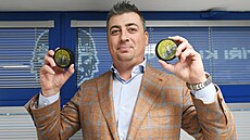 Do kladenské Sín� slávy byl p�ed ned�lním utkáním Rytí�� uveden obránce Tomá�...