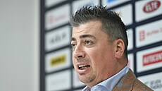 Legendární obránce Tomá� Kaberle na tiskové konferenci p�ed oficiálním uvedením...