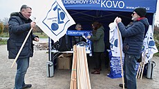 K protestům proti vládě se přidávají i další odboráři z průmyslu a služeb,...
