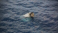 Vrak na fotografii pravdpodobn patí americkému vojenskému letounu MV-22...