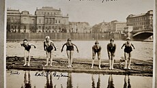 Historický snímek pra�ských otu�ilc�. Stejný je i na obálce knihy.