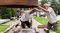 Instalace sochy Pomník Vladimíru Boudníkovi, které se osobn� ú�astnil �estmír...