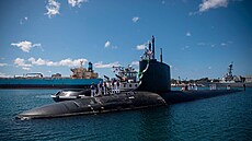 Americká ponorka tídy Virginia Vermont v pístavu Pearl Harbor (27. ervence...