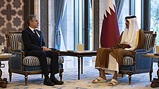 Americký ministr zahraničí Antony Blinken a katarský emír Tamim bin Hamad Sání...