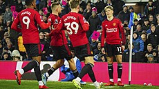 Alejandro Garnacho z Manchesteru United (vpravo) po nádherném gólu proti...