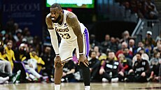 Basketbalista LA Lakers LeBron James bhem zápasu proti Clevelandu.