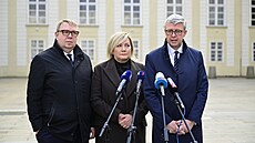 Zástupci ANO - stínový premiér Karel Havlí�ek, �éfka poslanc� ANO Alena...