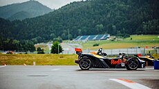 Formule KTM X-Bow na testovacím polygonu rakouského Red Bull Ringu