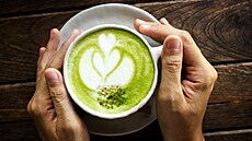 Matcha. Japonský zelený aj, který umí dodat energii. Pít se dá i s nalehaným...