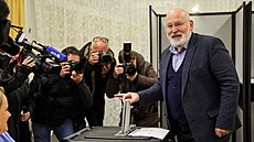 Bývalý eurokomisa pro oblast klimatu a vedoucí kandidát strany GroenLinks-PvdA...