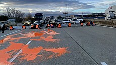 Klimatiní aktivisté zablokovali dálnici A2 ve smru na Víde. (20. listopadu...