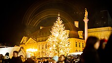 Ikonické trhy: Váno�ní stromek na Starom�stském nám�stí bude tentokrát z...