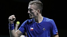 Jií Leheka se raduje z povedené výmny ve tvrtfinále Davis Cupu ve panlské...