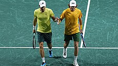 Matthew Ebden (vlevo) a Max Purcell ve tvrtfinále Davis Cupu ve panlské...