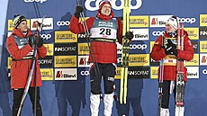 Trio nejlepších z závodu na 20 km. Zleva stříbrný Michal Novák, vítězný Nor Jan...