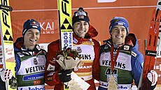 Trio nejlepích z nedlního závodu sdruená v Ruce. Uprosted vítz Jarl...