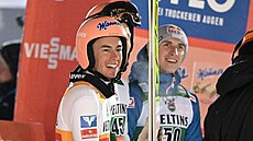Rakouský skokan na lyích Stefan Kraft se usmívá po nedlním vítzství v Ruce.