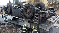 P�evrácený autoje�áb v obci Babice (22. listopadu 2023)