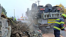 P�evrácený autoje�áb v obci Babice (22. listopadu 2023)