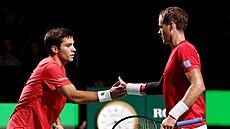 Kanadský pár Alexis Galarneau a Vasek Pospisil ve �tvrtfinále Davis Cupu