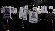 Lidé v Ciudad Juárez v Mexiku si p�ipomínají Mezinárodní den boje proti násilí...