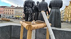 P�edstavitelé Plzn� vysadili lípu, národní strom, p�ed necelým m�sícem u...