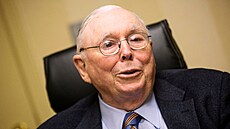 Místop�edseda p�edstavenstva Berkshire Hathaway Charlie Munger p�i rozhovoru...