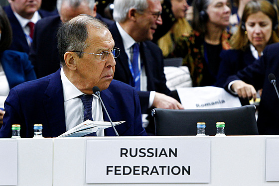 Ruský ministr zahrani�í Sergej Lavrov se ú�astní zasedání ministr� zahrani�í...