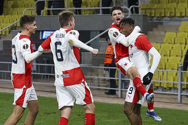 Postup i příjemné překvapení z Ženevy. Jen ta falešná píšťalka, vadilo Köstlovi