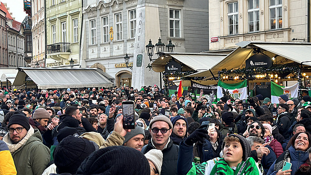 Policie zadržela čtyři fanoušky Betisu, v Praze napadli sparťany kvůli čepici