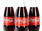 Coca-cola nov zavd litrov sklenn lahve, kter jsou vratn. (30. listopadu...