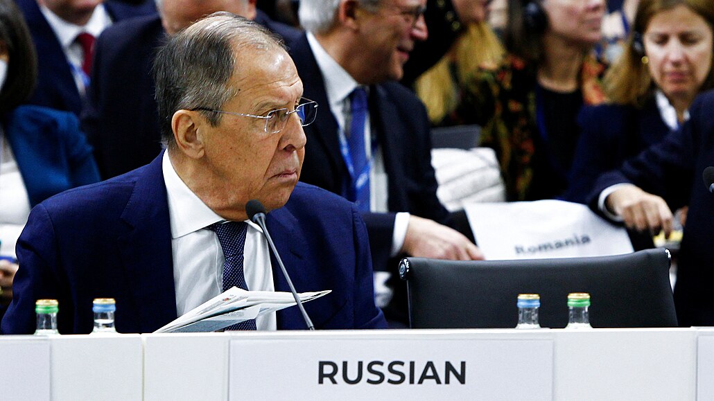 Ruský ministr zahranií Sergej Lavrov se úastní zasedání ministr zahranií...